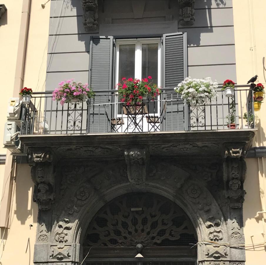 Corno Napoletano Free Parking For Small Cars Only Napoli Exterior foto