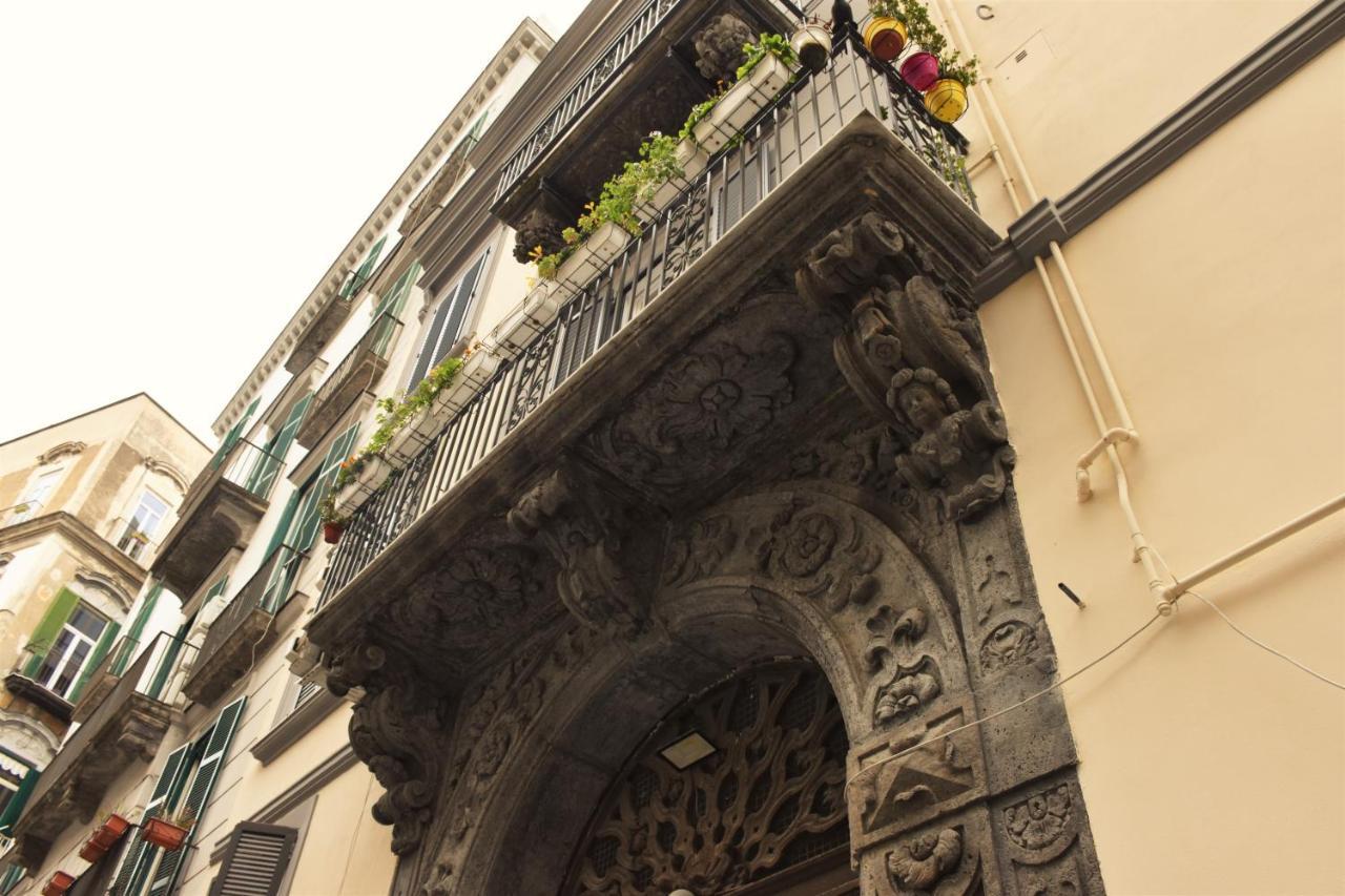 Corno Napoletano Free Parking For Small Cars Only Napoli Exterior foto