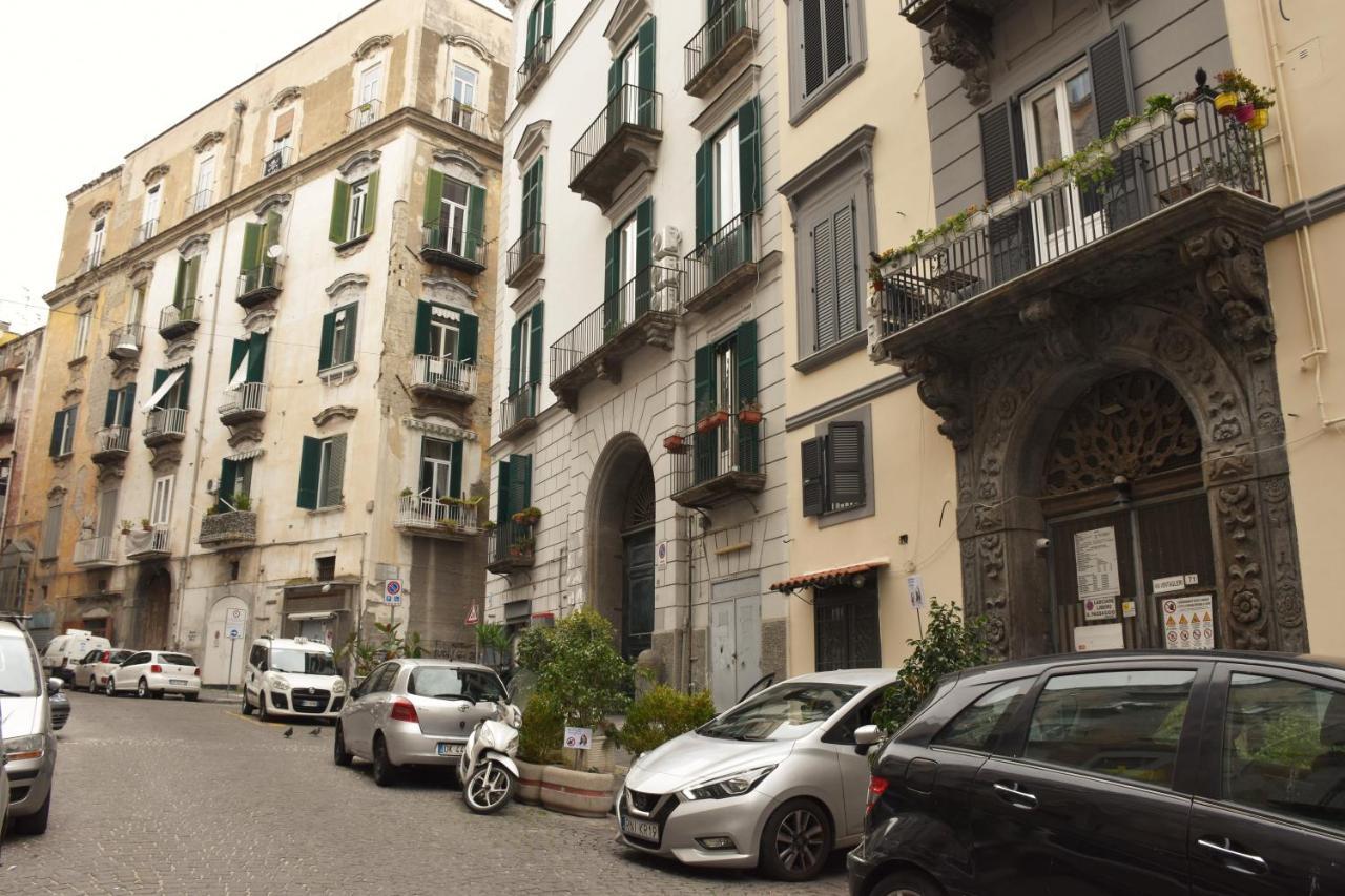Corno Napoletano Free Parking For Small Cars Only Napoli Exterior foto