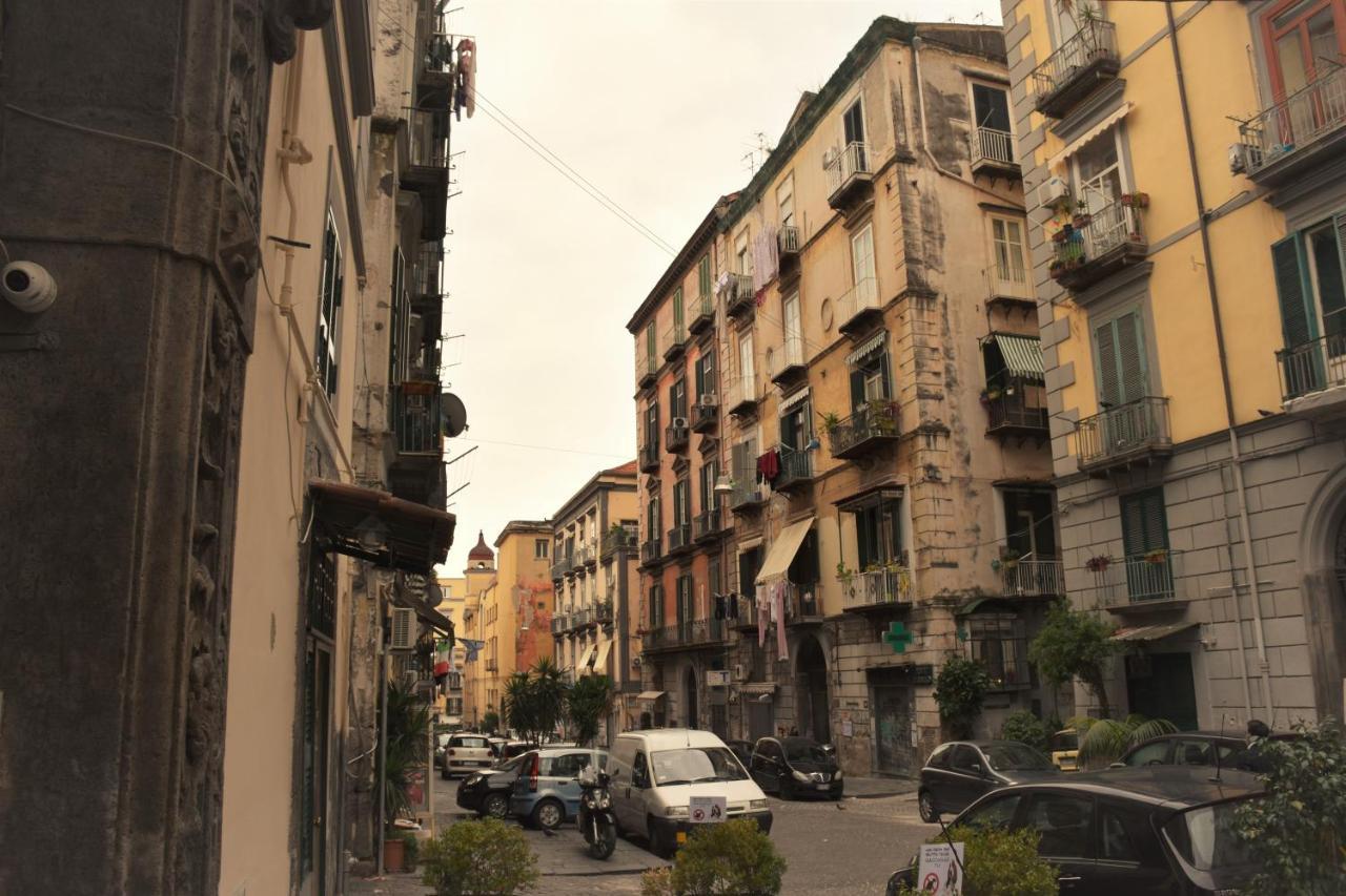 Corno Napoletano Free Parking For Small Cars Only Napoli Exterior foto