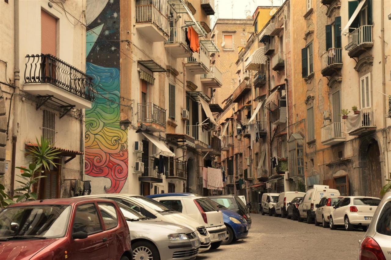 Corno Napoletano Free Parking For Small Cars Only Napoli Exterior foto