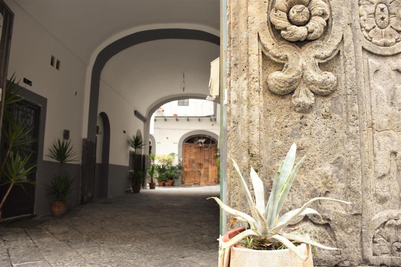 Corno Napoletano Free Parking For Small Cars Only Napoli Exterior foto