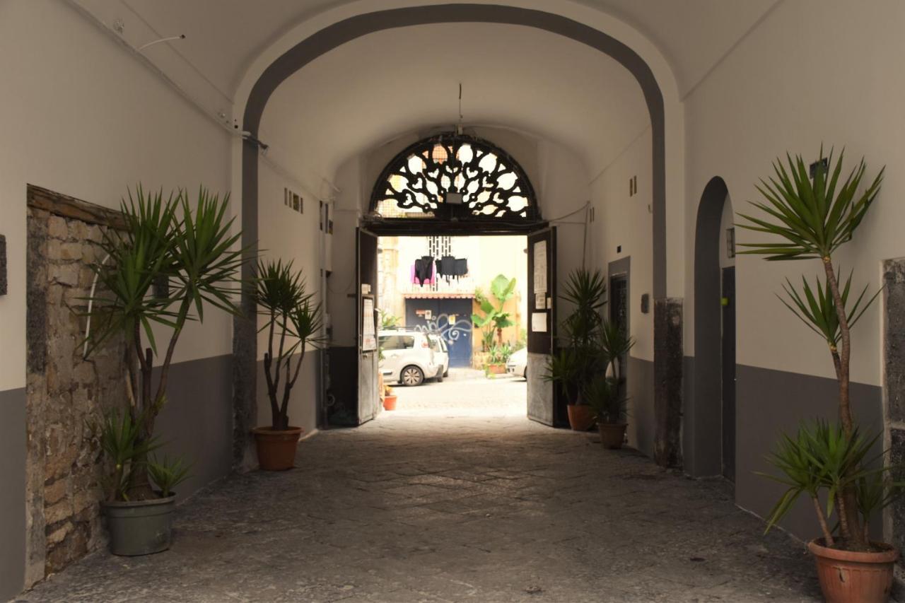 Corno Napoletano Free Parking For Small Cars Only Napoli Exterior foto