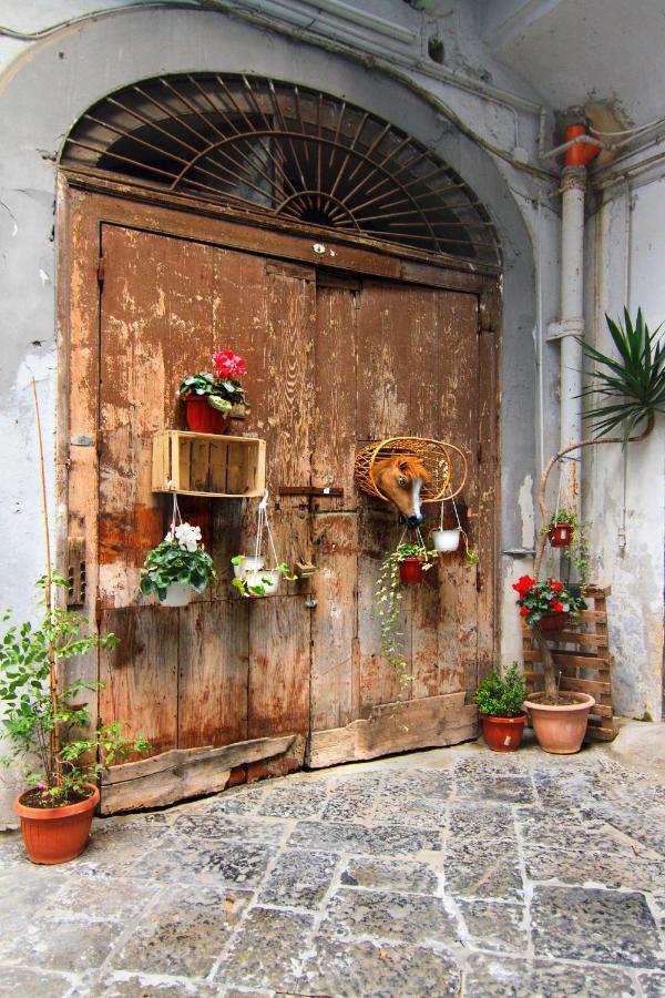Corno Napoletano Free Parking For Small Cars Only Napoli Exterior foto